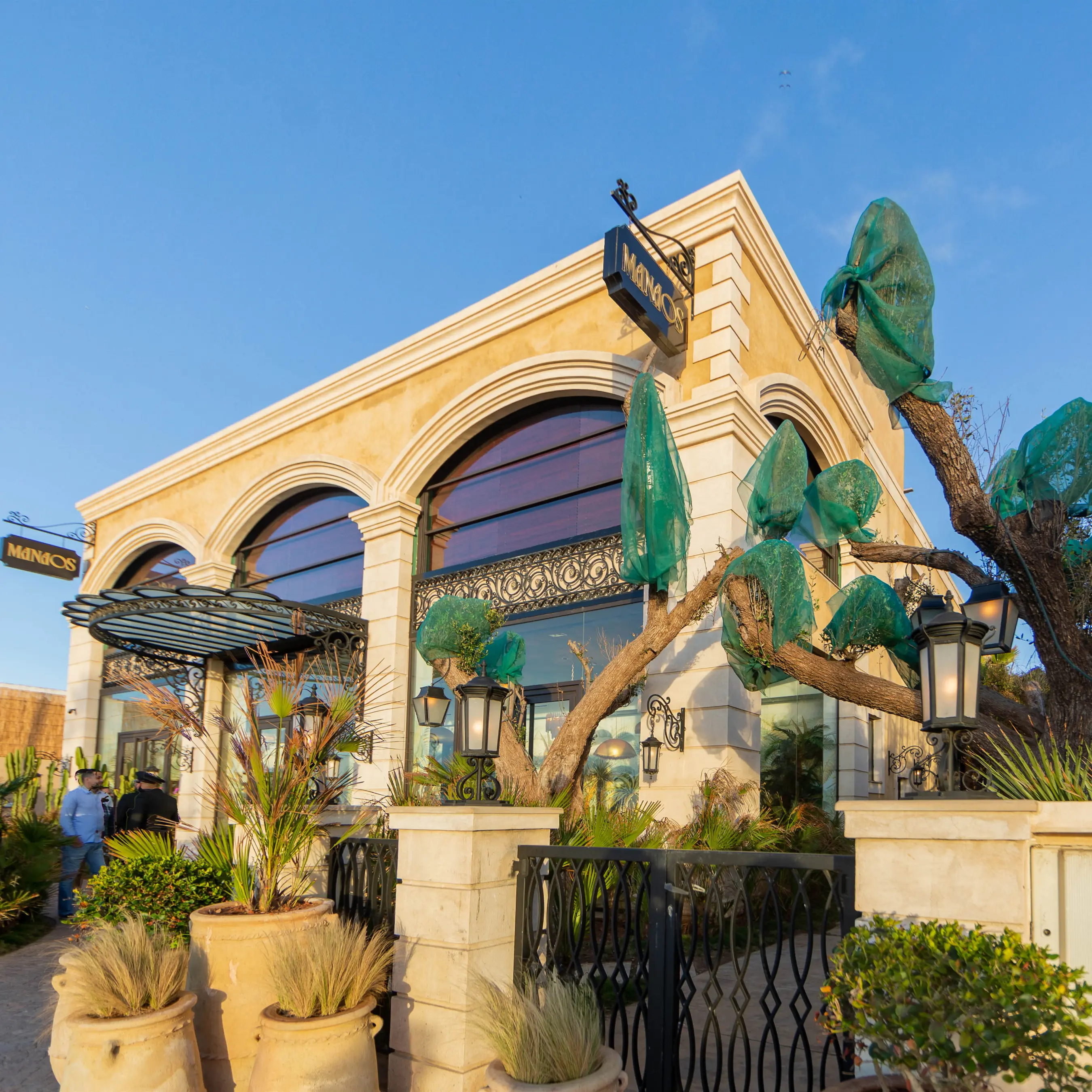 MANAOS — Restaurant